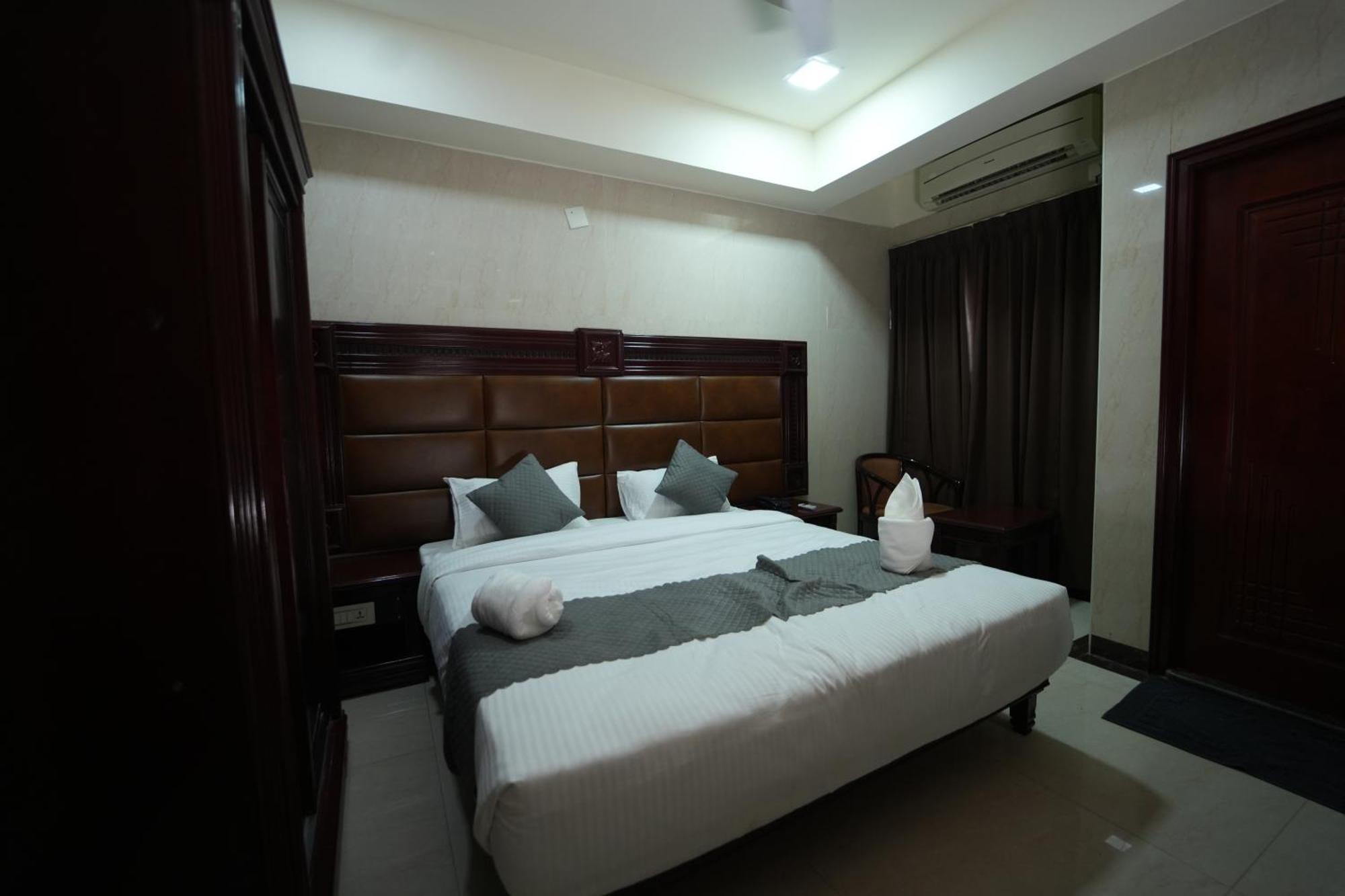 Mazus Urban Express Hotel Mysore Exterior photo